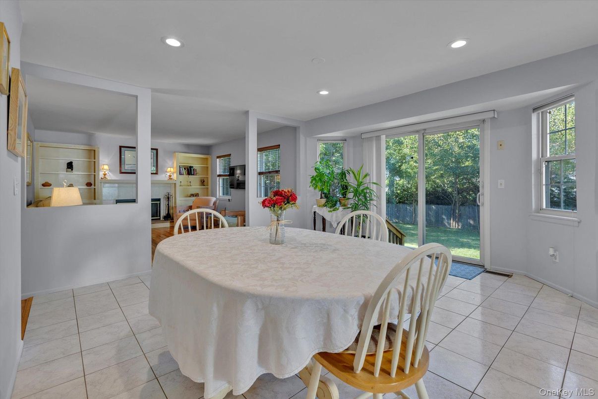 Dining room, Interior, Recessed Lighting