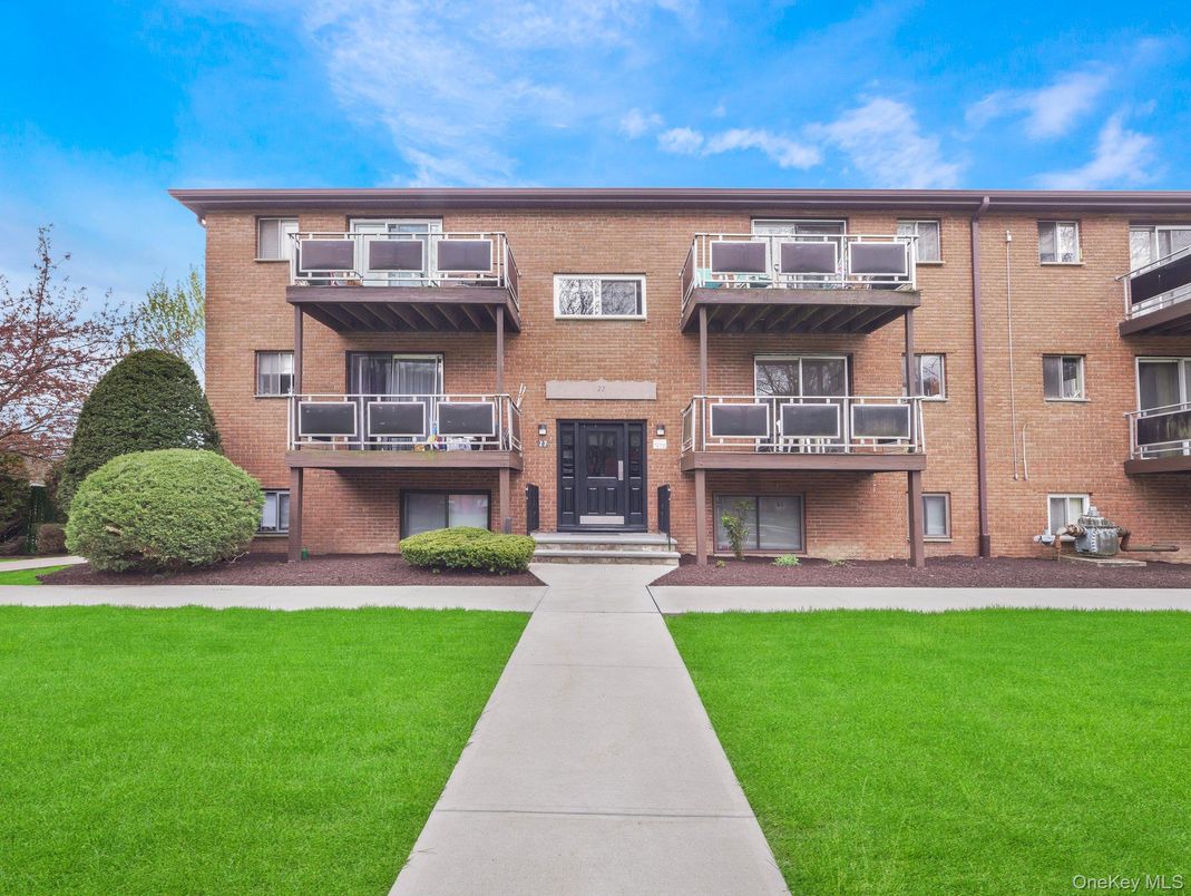 Exterior, Facade, Brick Facade, Rowhouse