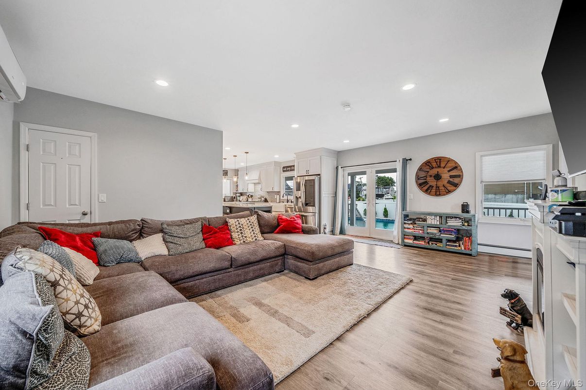 Interior, Kitchen, Living room, Pendant Lights, Recessed Lighting, Stainless Steel Appliances, Wood Texture Flooring