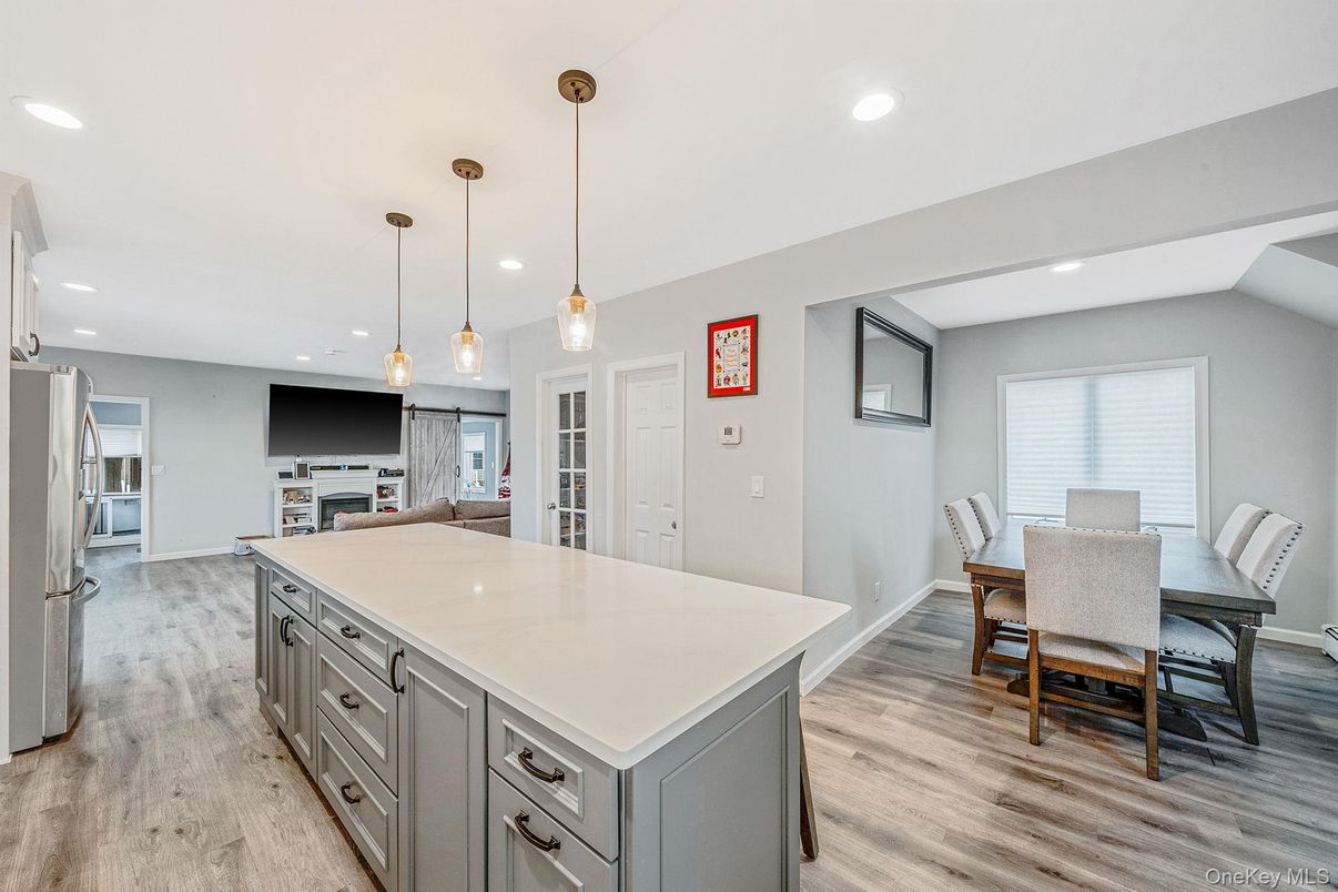 Dining room, Interior, Kitchen, Pendant Lights, Recessed Lighting, Wood Texture Flooring