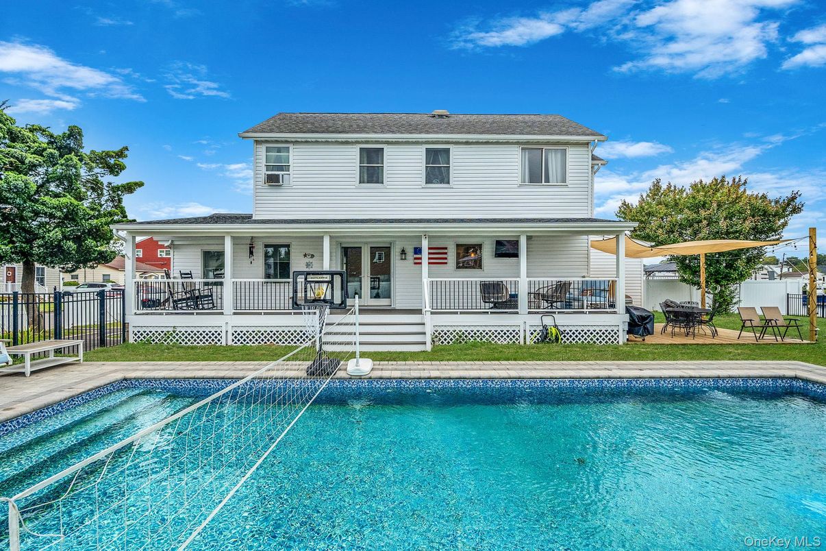 Exterior, Pool