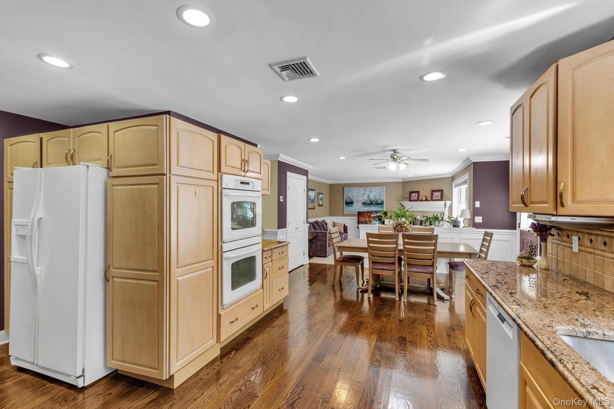 Dining room, Interior, Kitchen, Recessed Lighting, Wood Texture Flooring