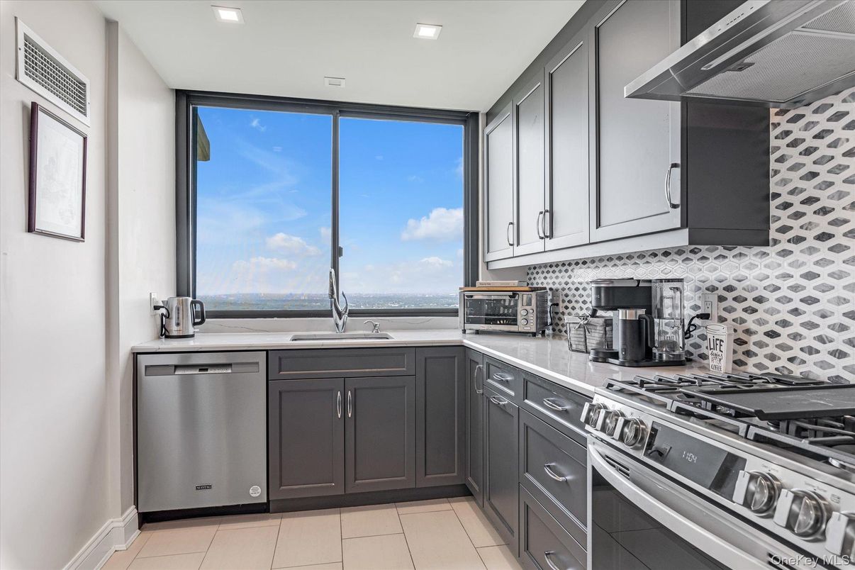 Interior, Kitchen, Recessed Lighting, Stainless Steel Appliances, Water