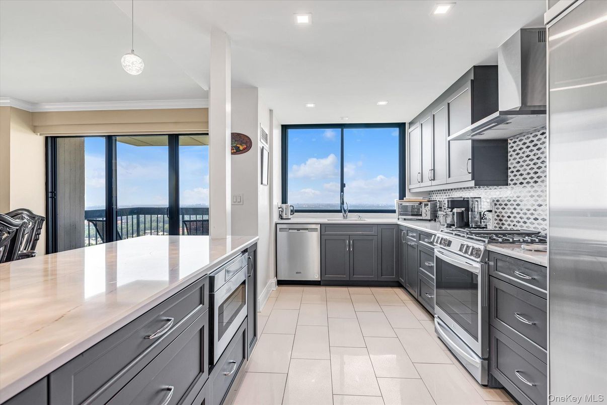 Interior, Kitchen, Pendant Lights, Recessed Lighting, Stainless Steel Appliances, Water