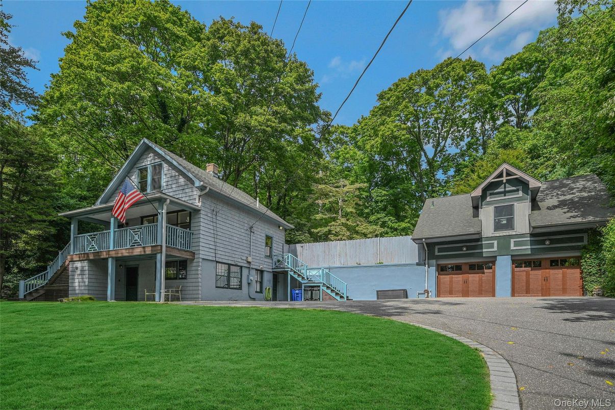 Attached, Backyard, Exterior, Facade, Queen Anne Victorian