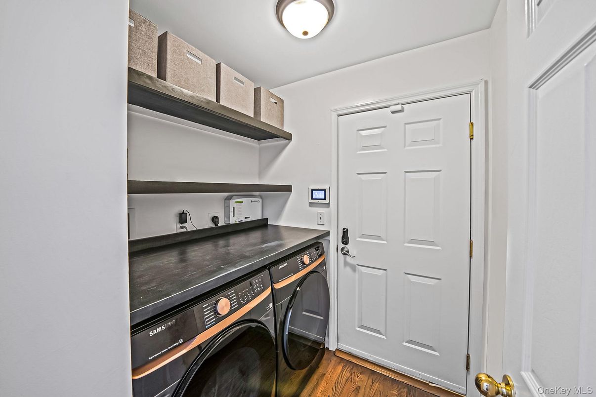 Interior, Utility Closets, Washer, Wood Texture Flooring