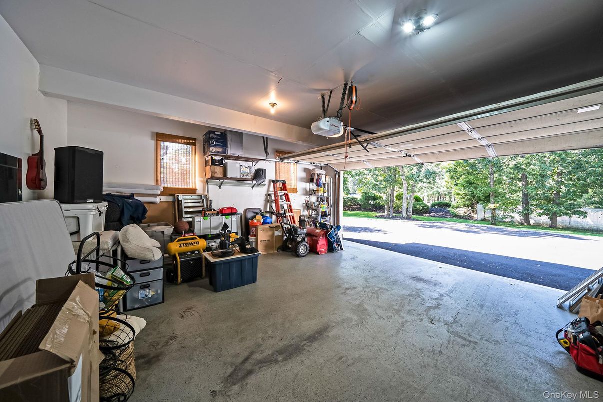 Garage, Interior