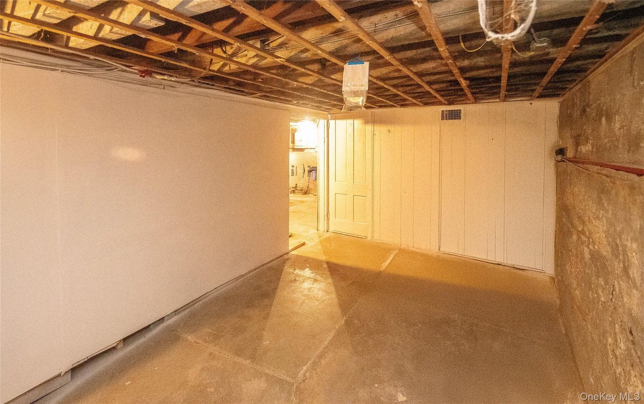 Empty room, Interior, Wooden Beams