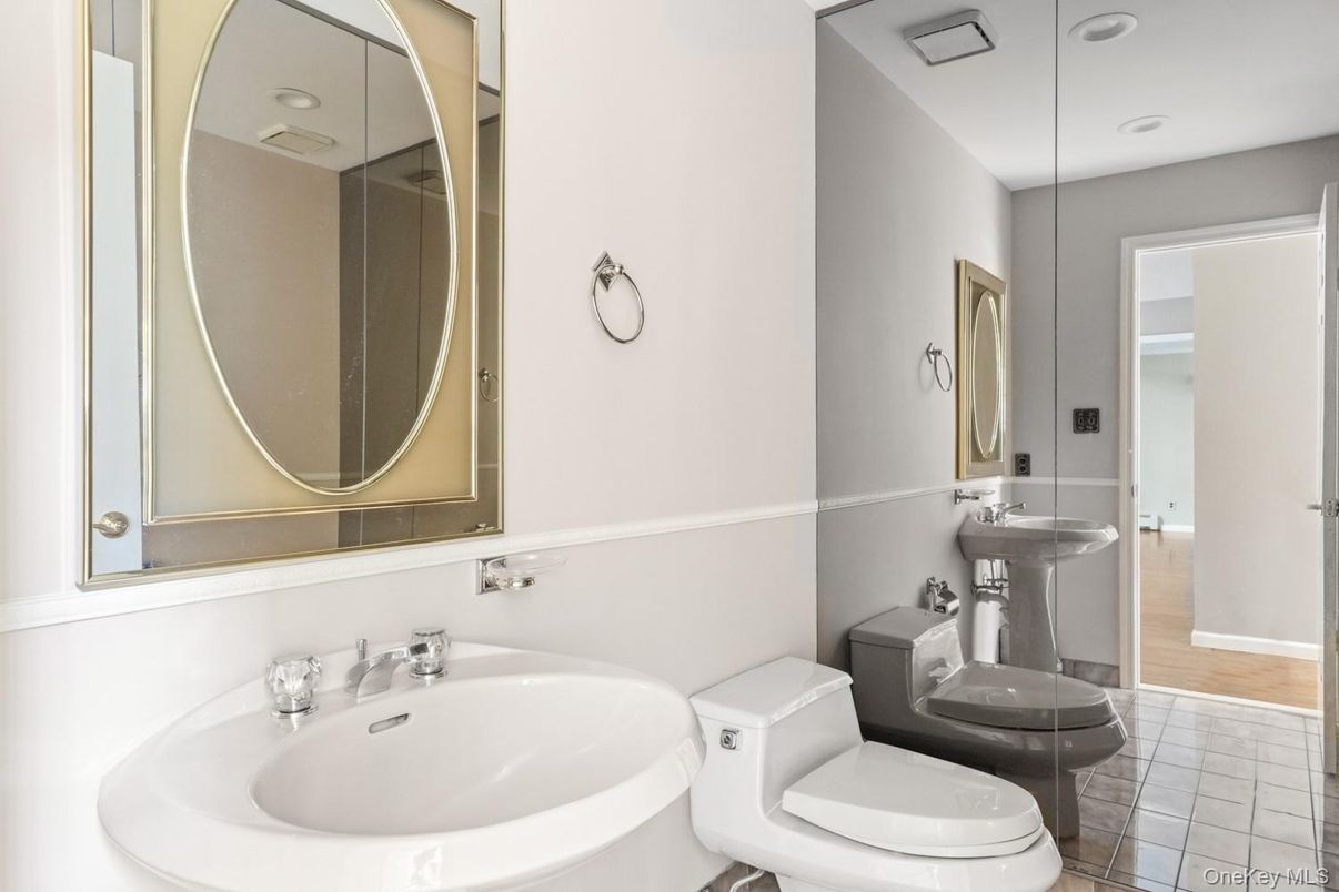 Bathroom, Interior, Recessed Lighting
