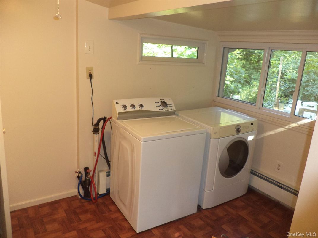 Interior, Washer, Wood Texture Flooring