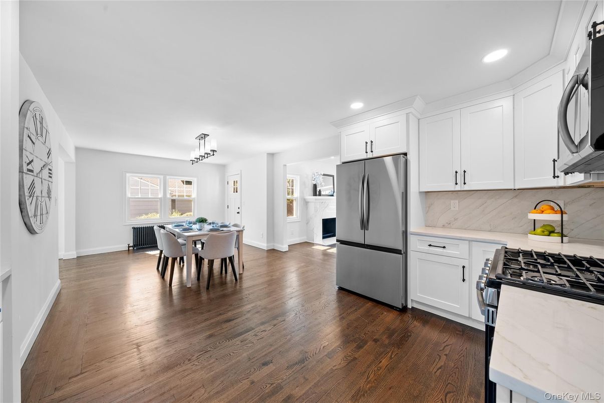 Chandelier, Dining room, Interior, Kitchen, Recessed Lighting, Wood Texture Flooring