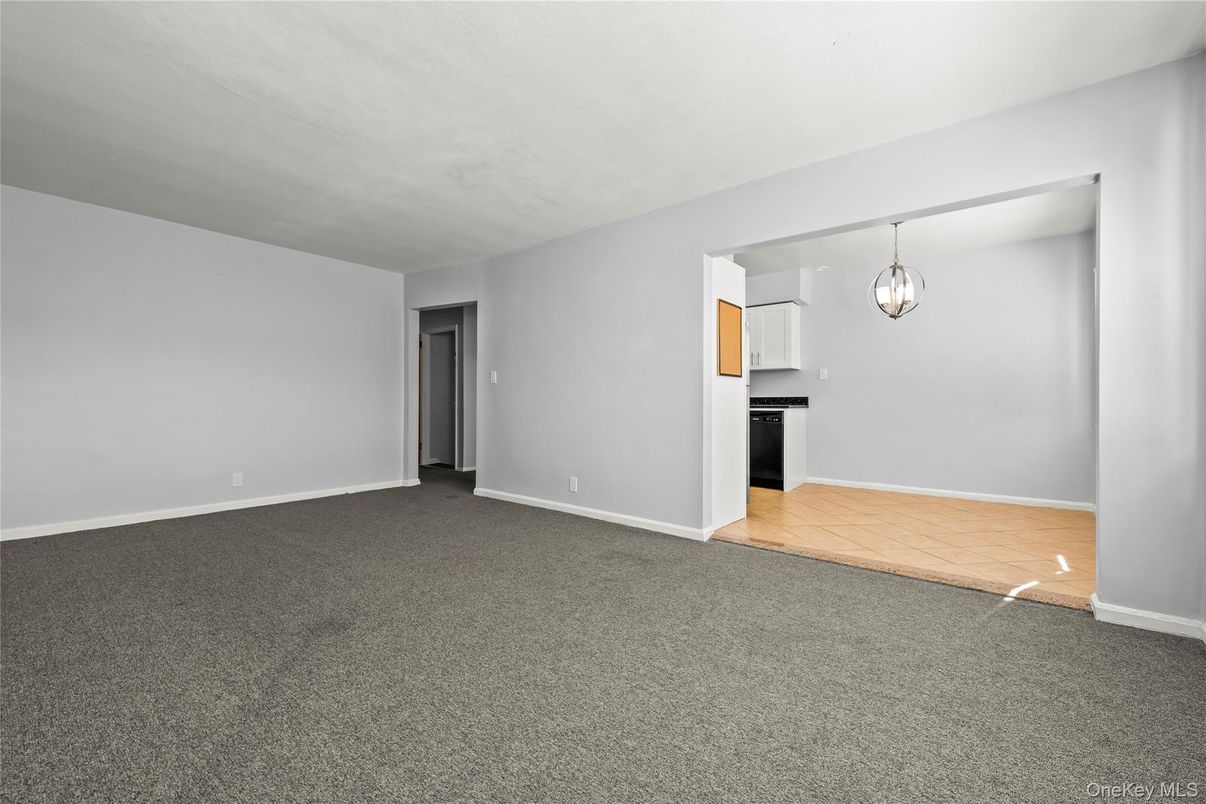 Empty room, Interior, Pendant Lights