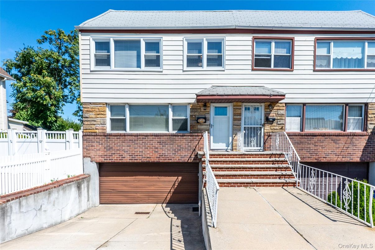Attached, Exterior, Facade, Rowhouse