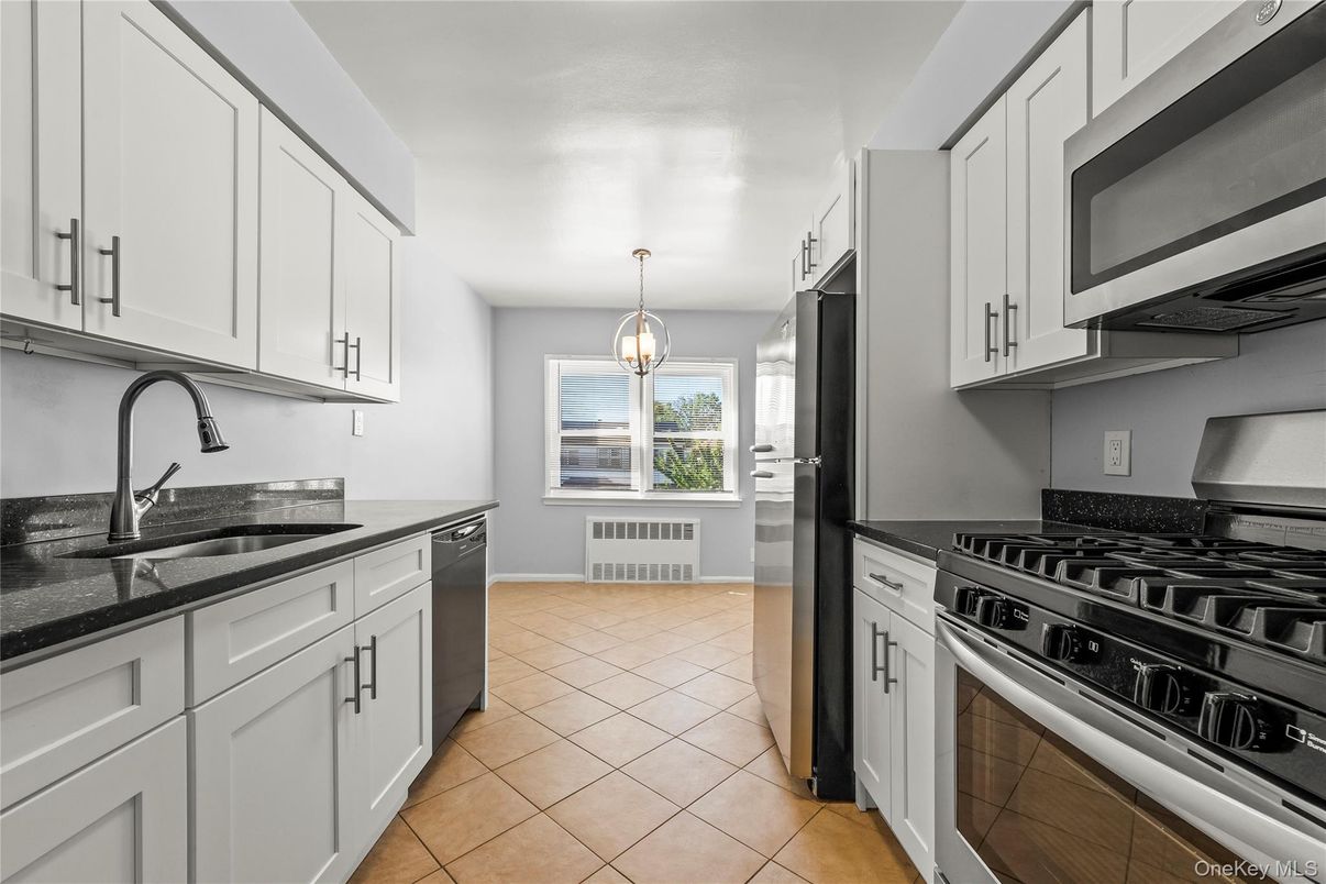 Interior, Kitchen, Pendant Lights, Stainless Steel Appliances