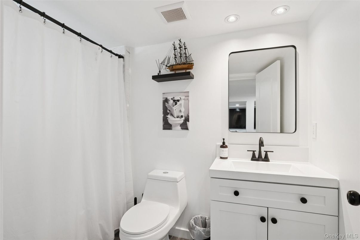 Bathroom, Interior, Recessed Lighting