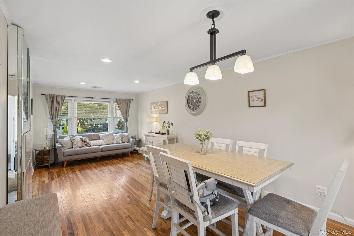 Dining room, Interior, Living room, Pendant Lights, Recessed Lighting, Wood Texture Flooring