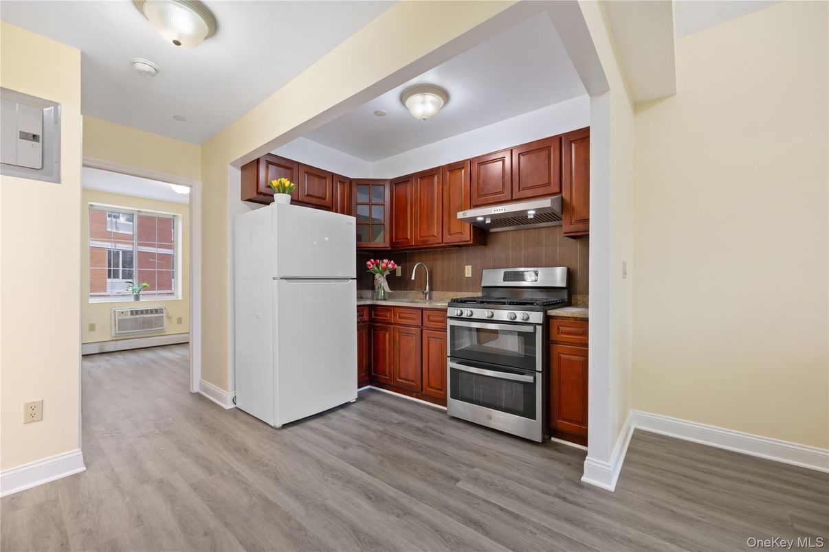Interior, Kitchen, Stainless Steel Appliances, Wood Texture Flooring