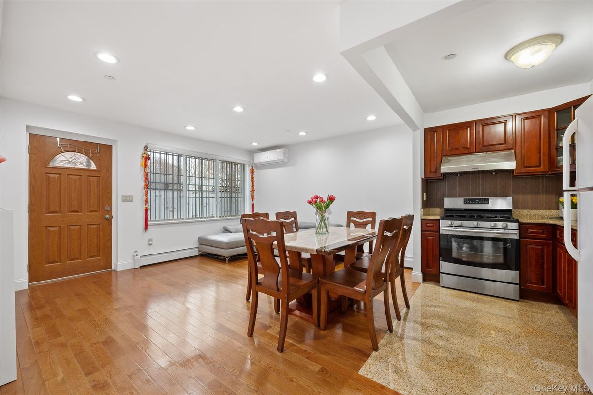 Dining room, Interior, Kitchen, Recessed Lighting, Stainless Steel Appliances, Wood Texture Flooring