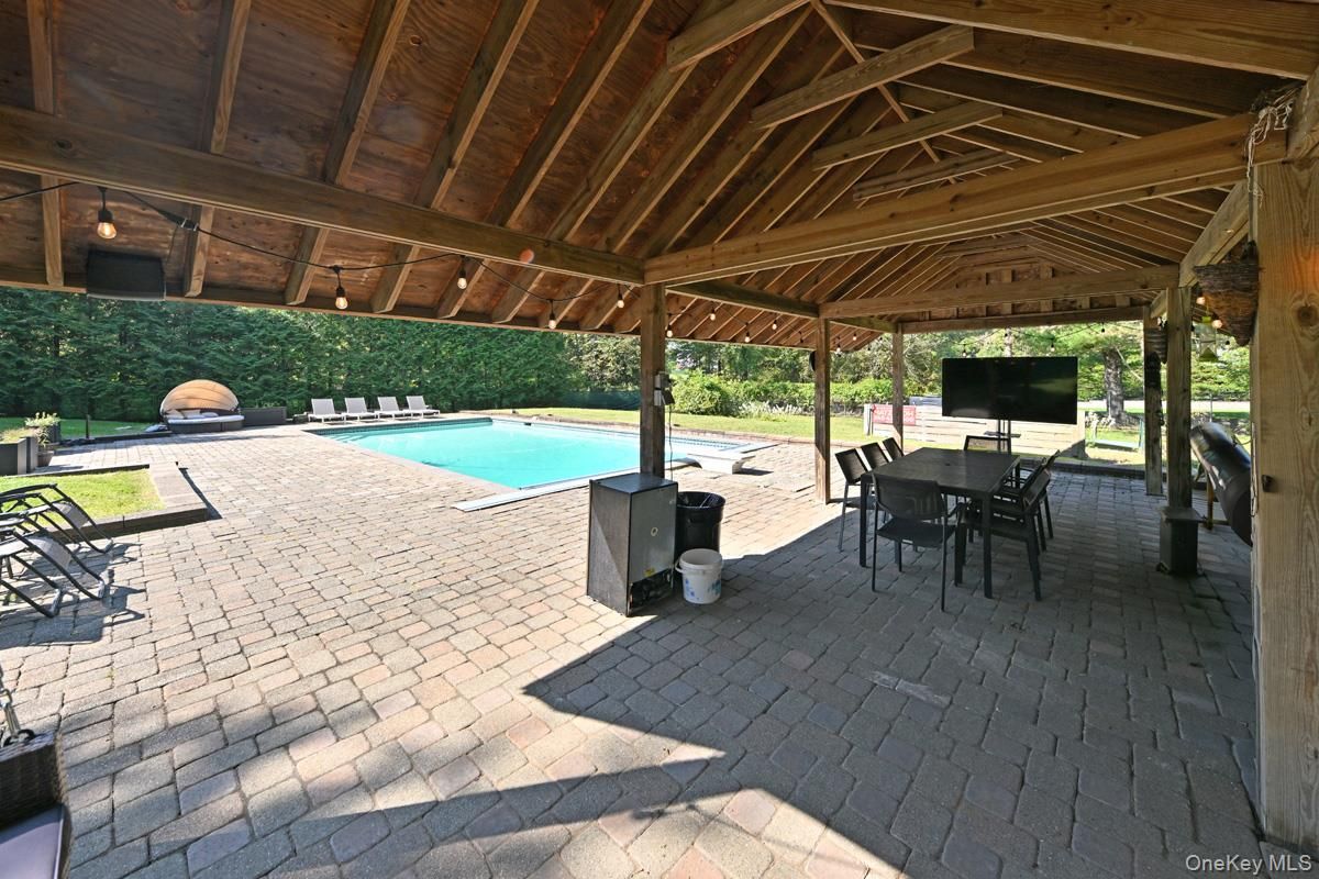 Exterior, Pool