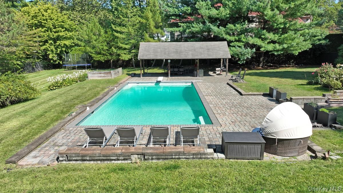 Exterior, Pool