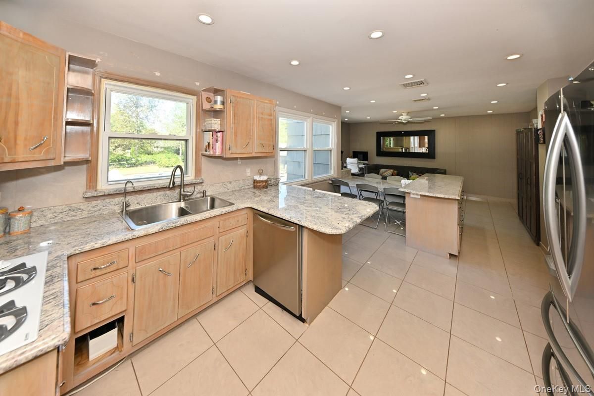 Dining room, Interior, Kitchen, Recessed Lighting, Stainless Steel Appliances