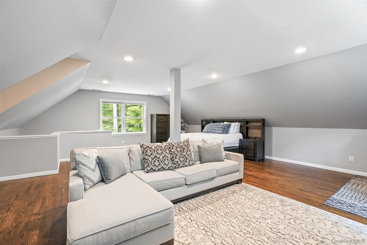 Bedroom, Interior, Living room, Recessed Lighting, Wood Texture Flooring