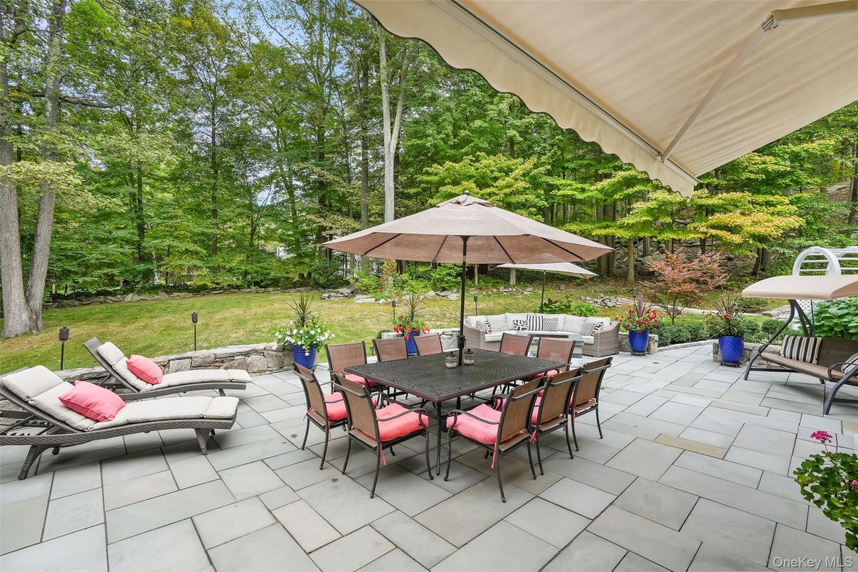 Backyard, Exterior, Outdoor Kitchen