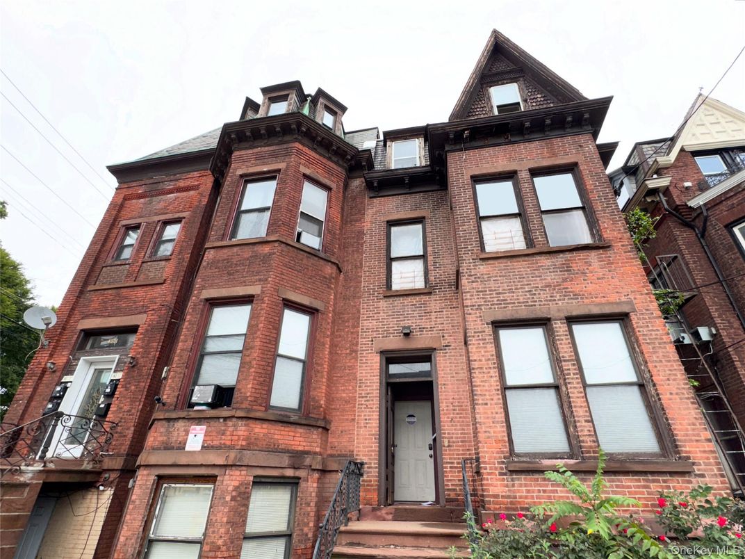 Exterior, Facade, Brick Facade, Rowhouse