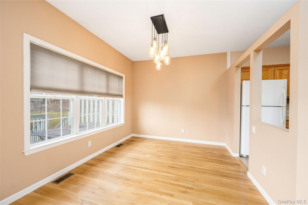 Empty room, Interior, Pendant Lights, Wood Texture Flooring