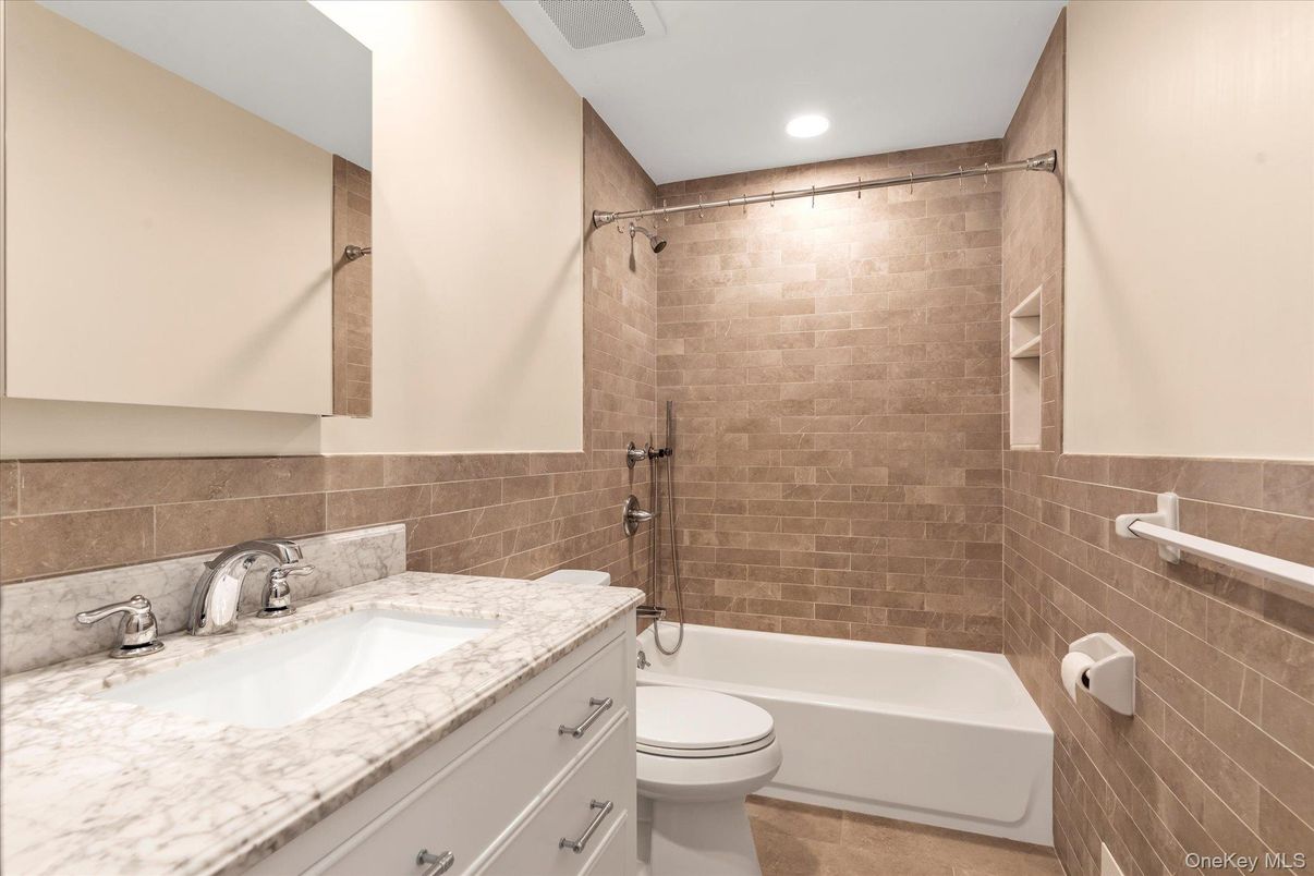 Bathroom, Interior, Recessed Lighting