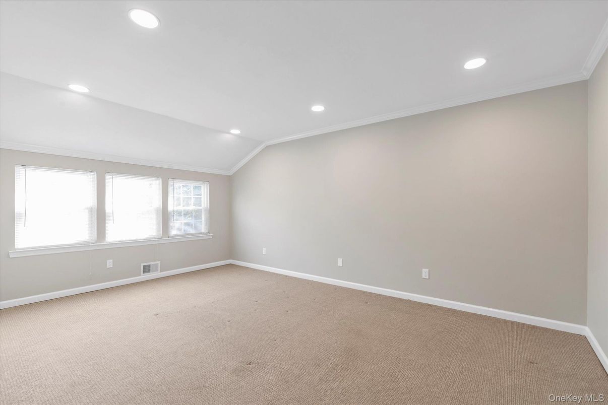 Empty room, Interior, Recessed Lighting