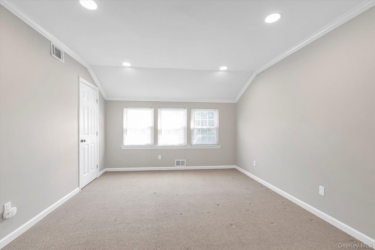 Empty room, Interior, Recessed Lighting