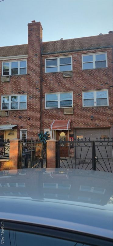 Exterior, Facade, Brick Facade, Rowhouse