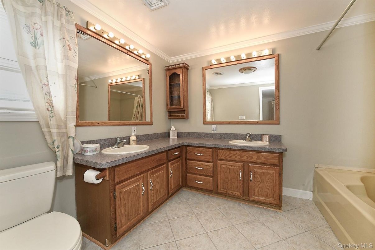 Bathroom, Dual Sink Vanities, Interior