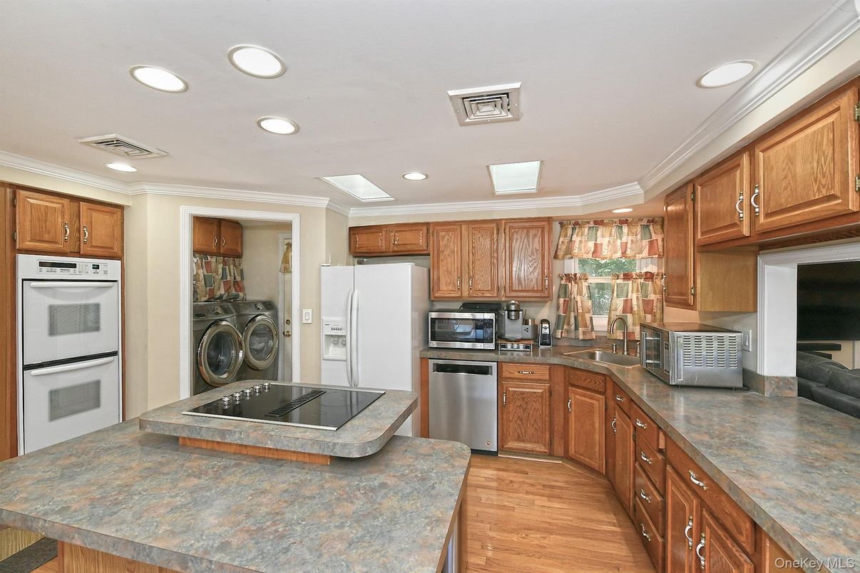 Interior, Kitchen, Recessed Lighting, Washer, Wood Texture Flooring