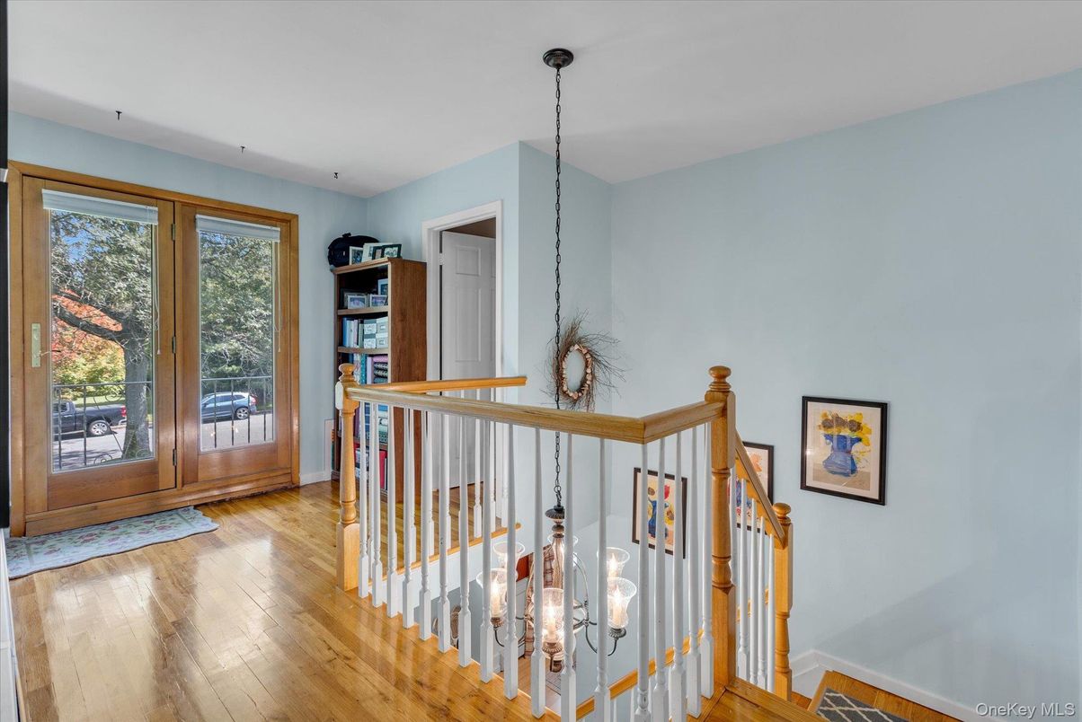 Interior, Pendant Lights, Wood Texture Flooring