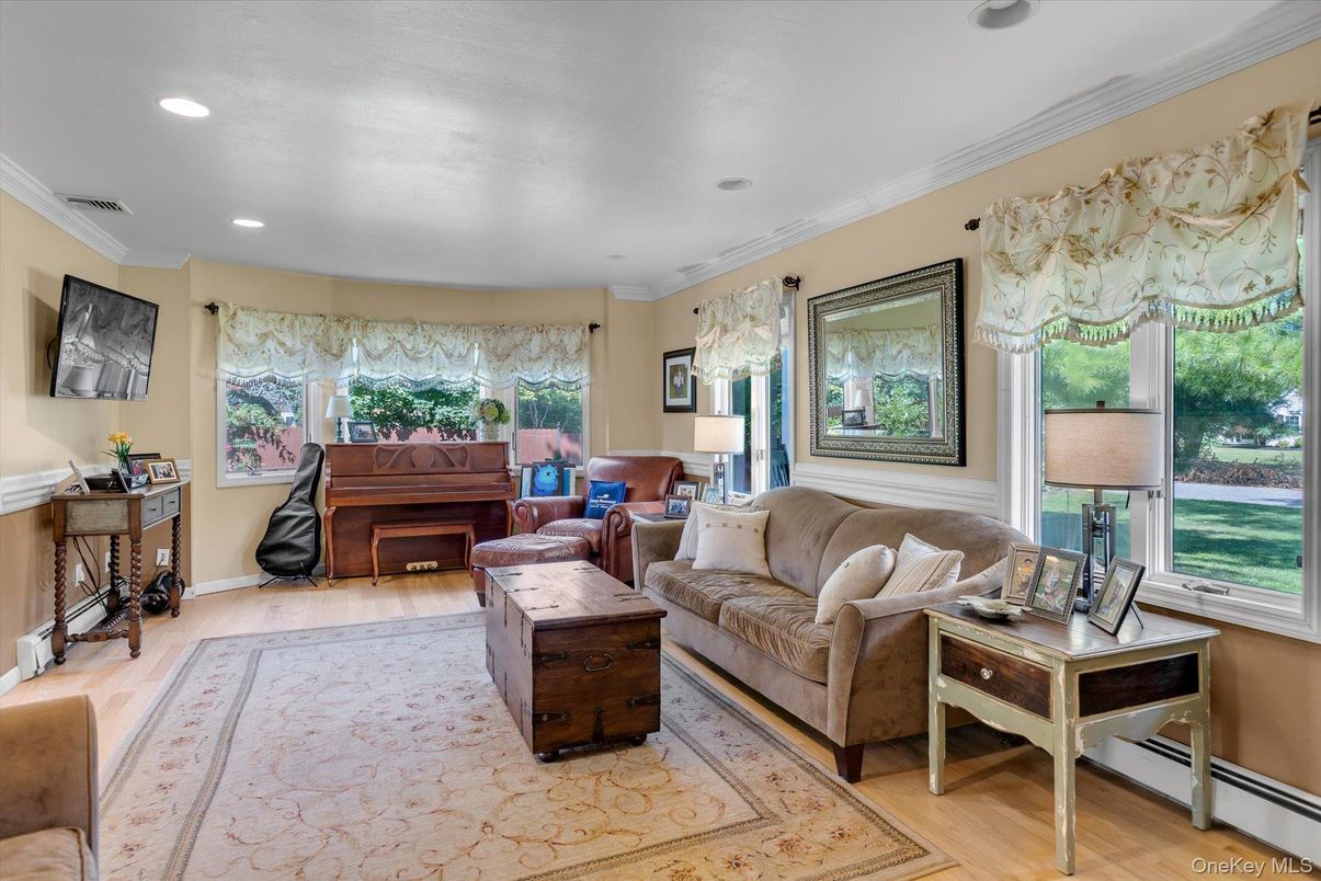 Interior, Living room, Piano, Recessed Lighting, Wood Texture Flooring