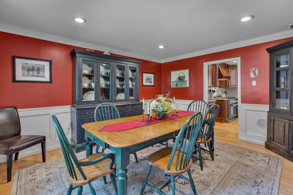 Dining room, Interior, Kitchen, Recessed Lighting, Wood Texture Flooring