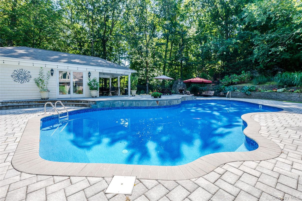 Exterior, Pool