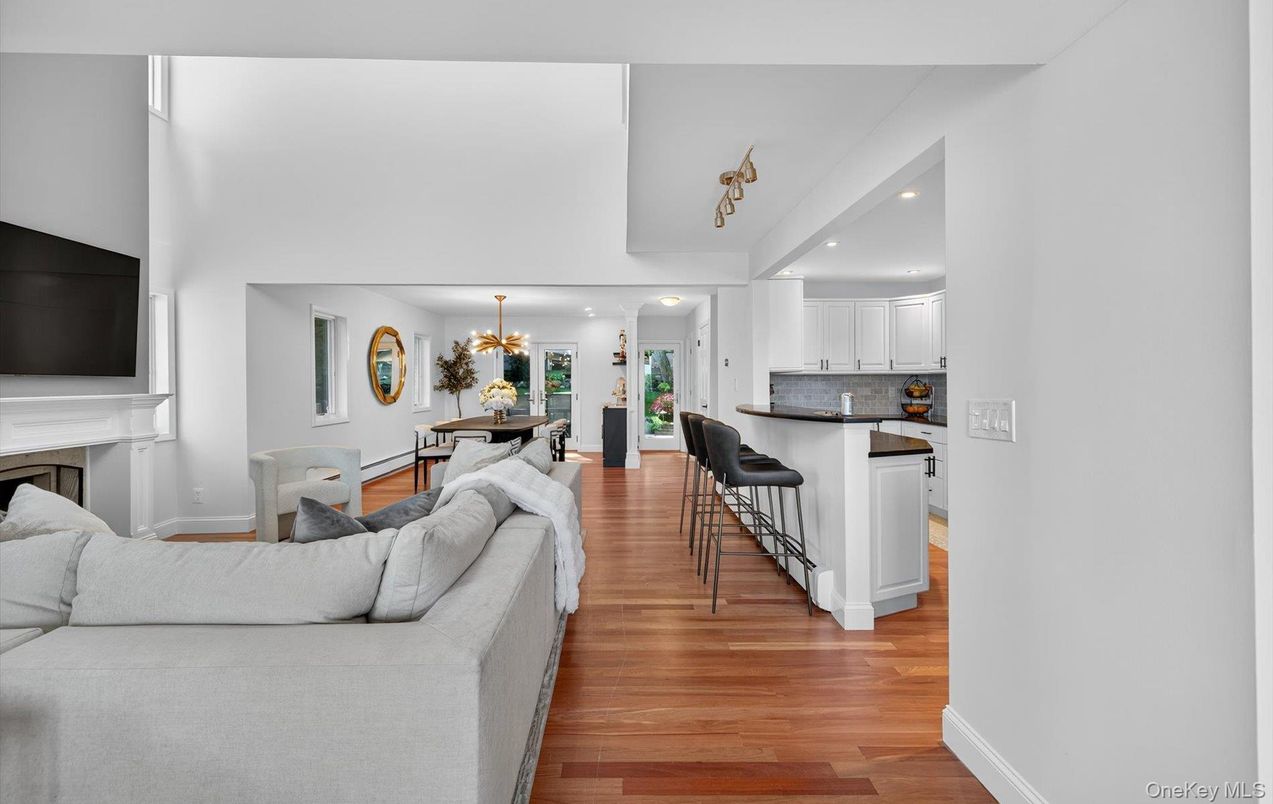 Dining room, Interior, Kitchen, Living room, Pendant Lights, Recessed Lighting, Wood Texture Flooring