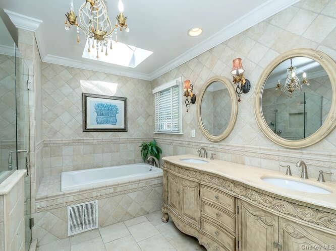 Bathroom, Dual Sink Vanities, Interior, Recessed Lighting