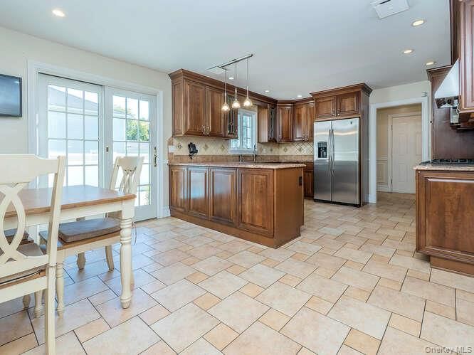 Dining room, Interior, Kitchen, Pendant Lights, Recessed Lighting, Stainless Steel Appliances