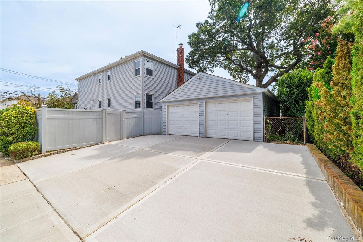Detached Garage, Exterior