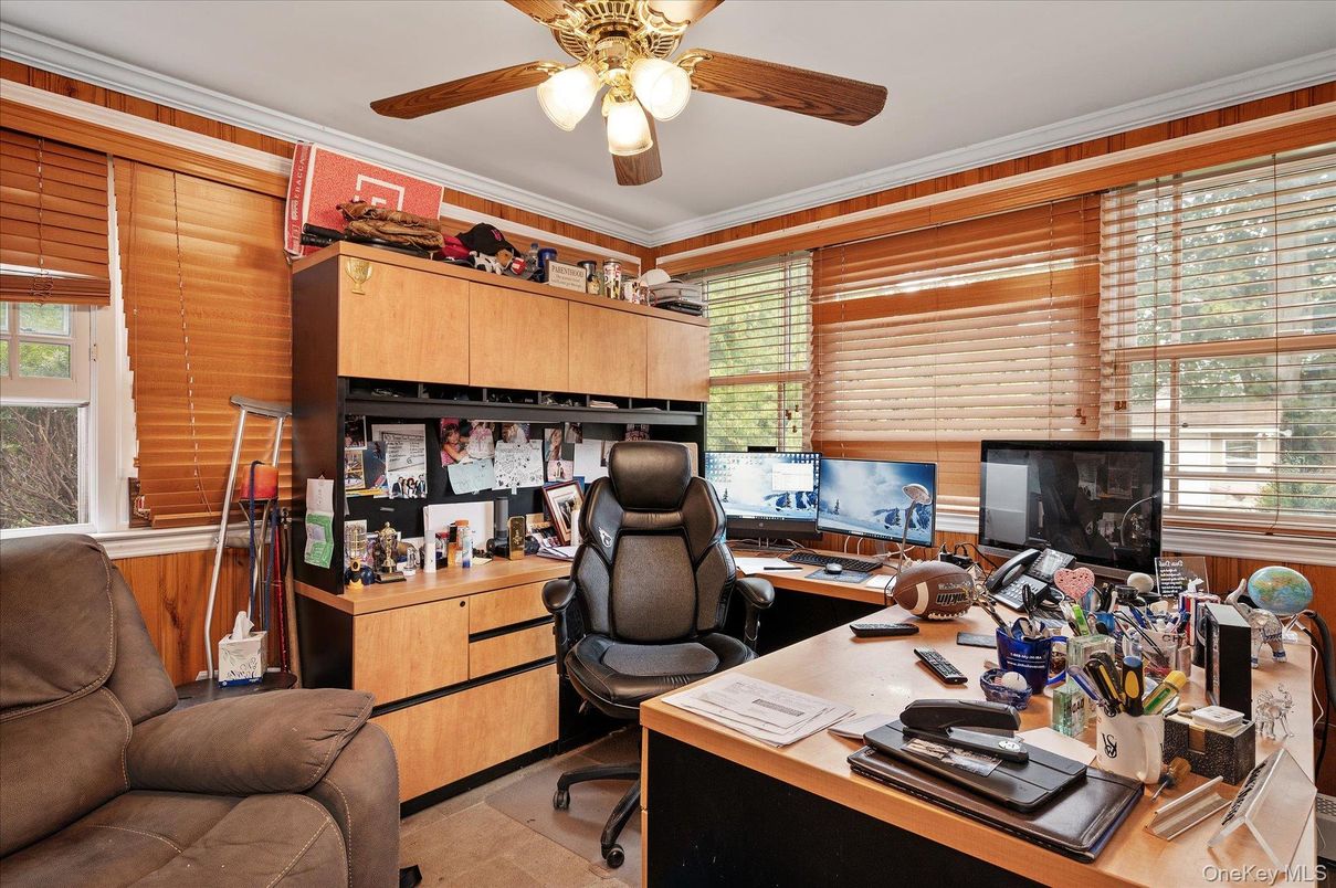 Home Office, Interior