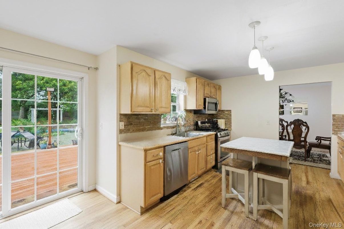 Dining room, Interior, Kitchen, Pendant Lights, Wood Texture Flooring