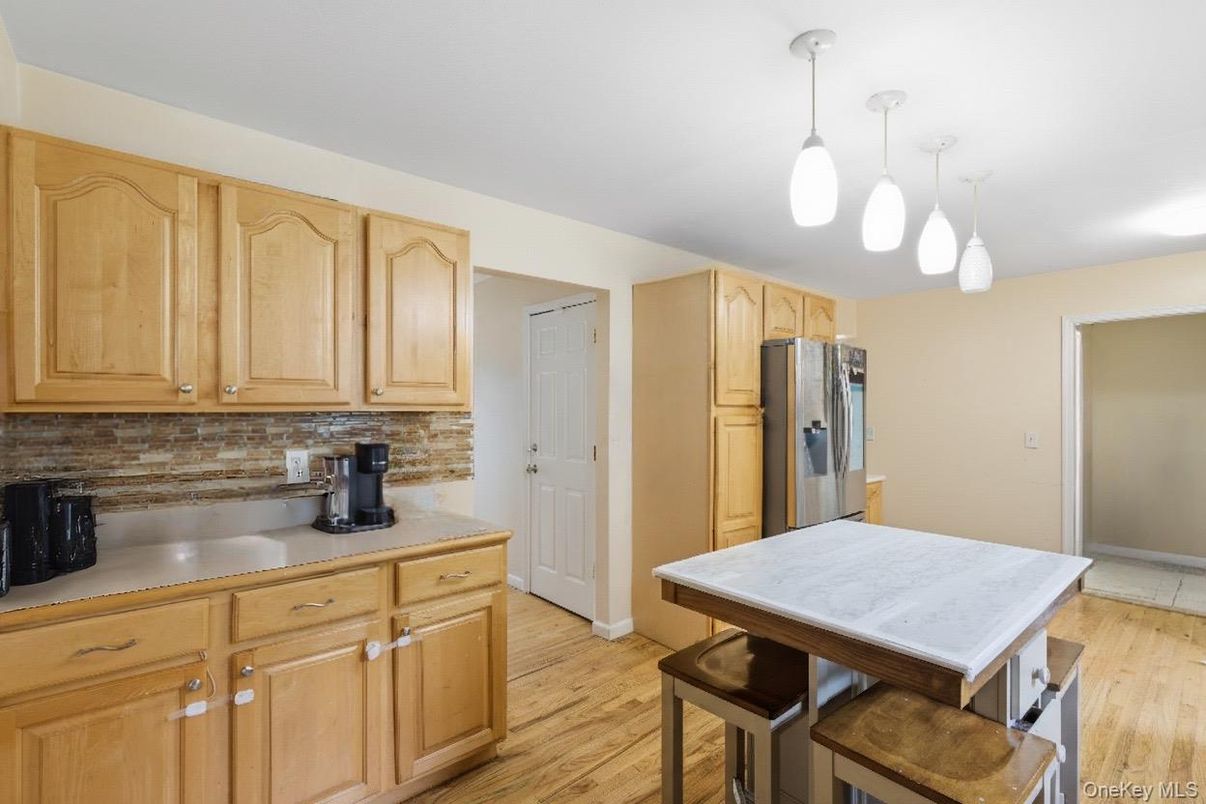 Dining room, Interior, Kitchen, Pendant Lights, Stainless Steel Appliances, Wood Texture Flooring