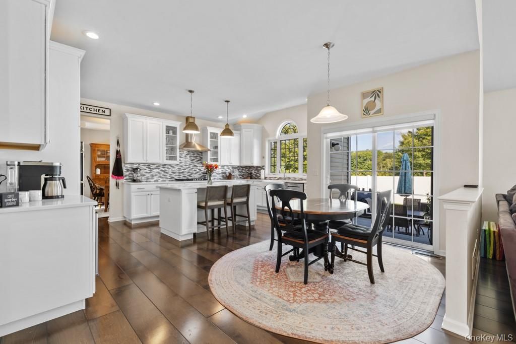 Dining room, Interior, Kitchen, Pendant Lights, Recessed Lighting, Wood Texture Flooring