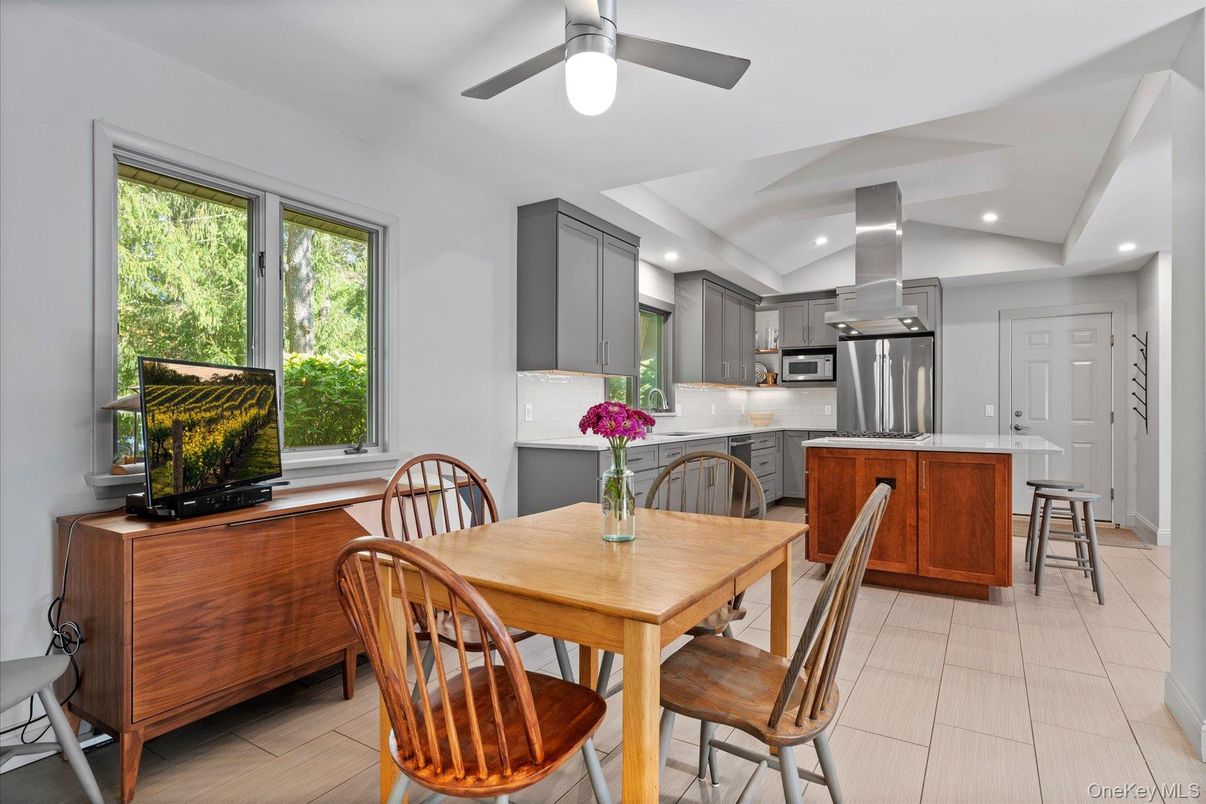 Dining room, Interior, Kitchen, Recessed Lighting, Stainless Steel Appliances