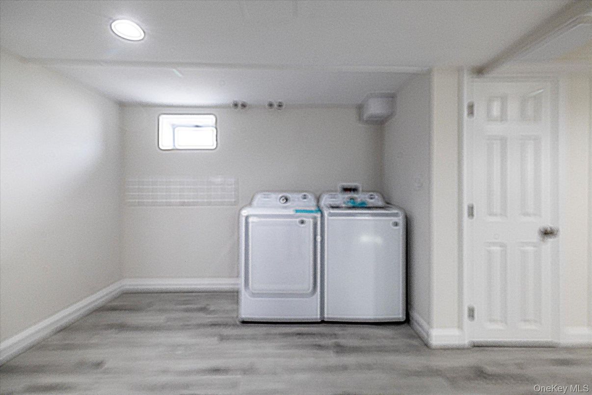 Interior, Recessed Lighting, Washer, Wood Texture Flooring