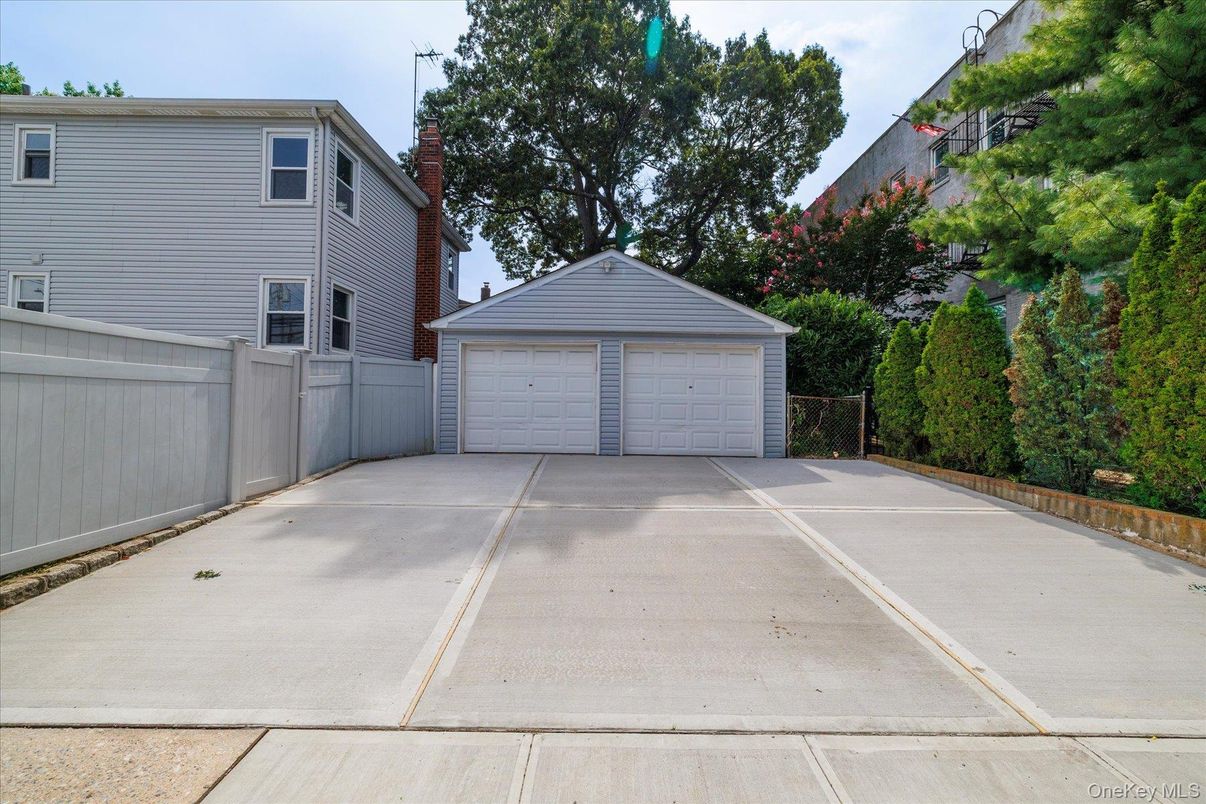Detached Garage, Exterior